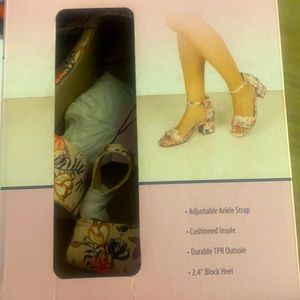 8.5 ladies block heel in black and floral